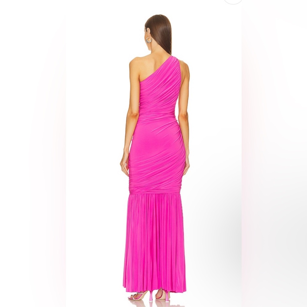 Diana Fishtail Gown in Orchid Pink
Norma Kamali - Picture 3 of 3